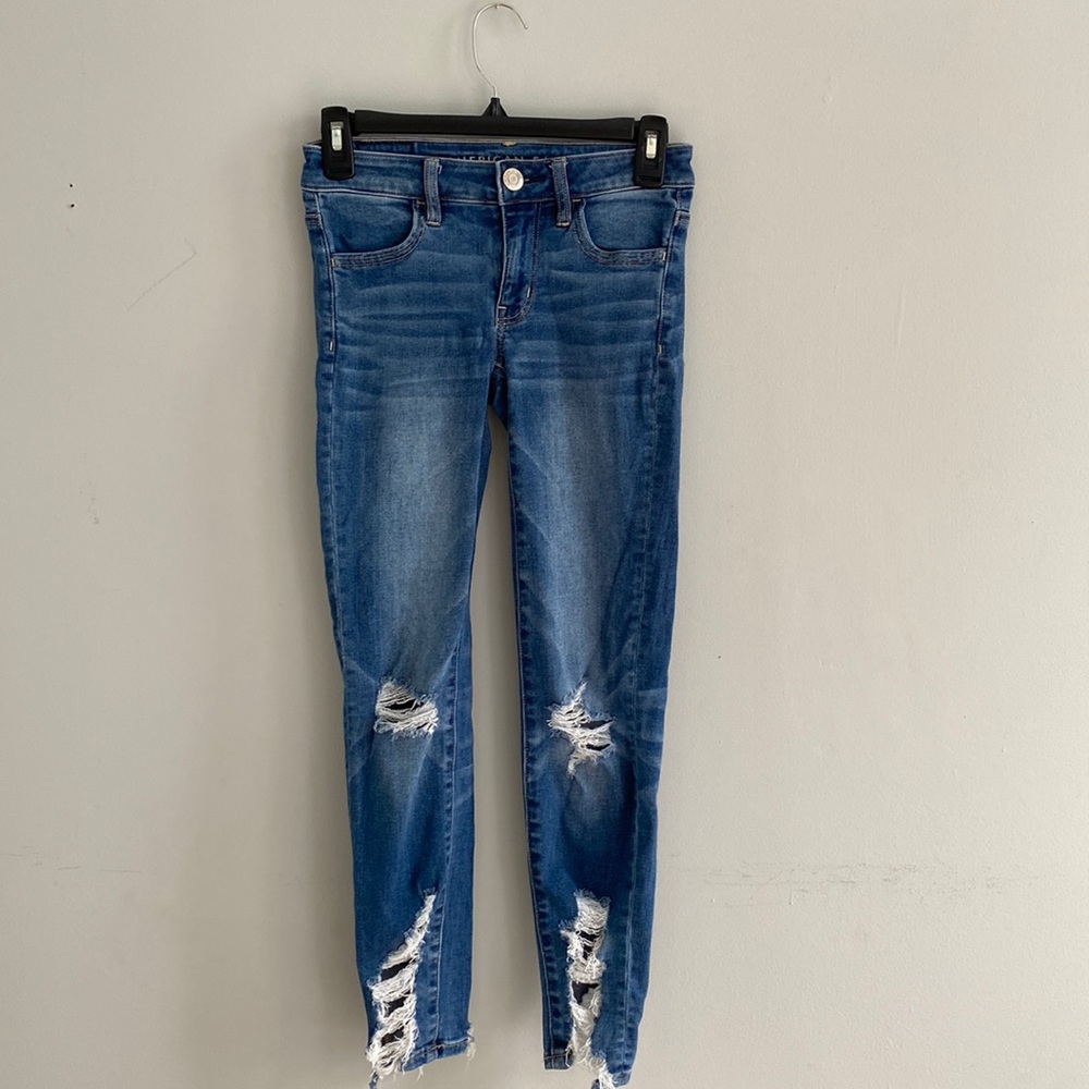 Cropped Mid Rise Frayed Denim Pants